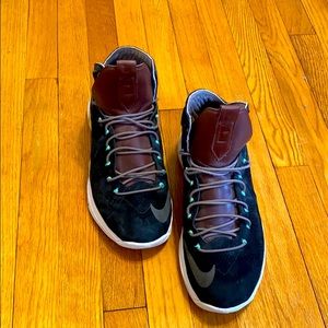 Nike LeBron 10 Mint Size 12